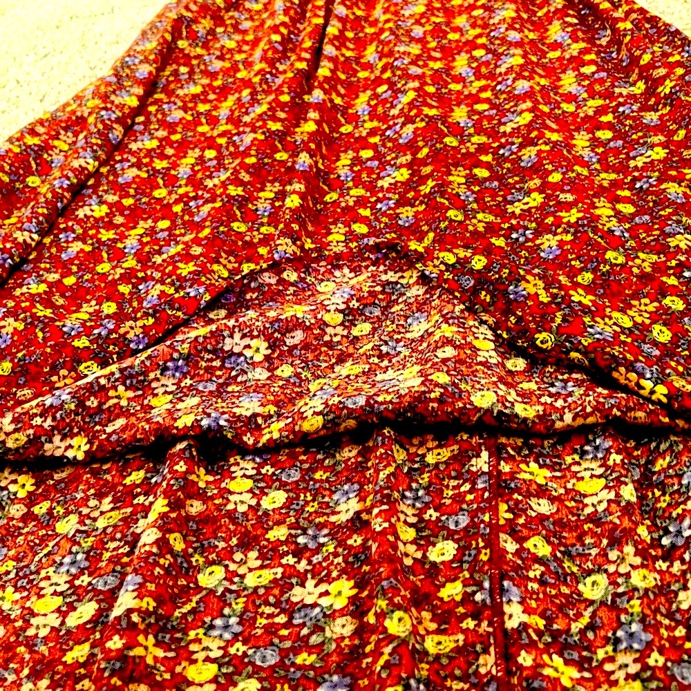 Shop Neighbor- Red Floral Smocked 3/4 Sleeve Maxi Dress. Size M - Picture 7 of 11